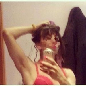 Trans italiana piccolina troietta pompa da urlo fotografia:3