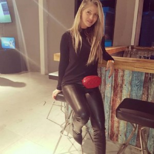 Sonia ragazza italiana completissima