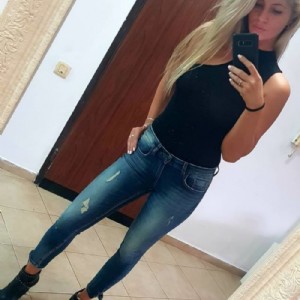 Sonia ragazza italiana completissima fotografia:2