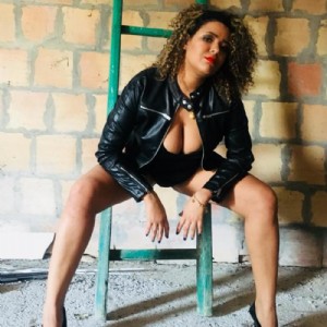 Donna Bravisima Disponibile