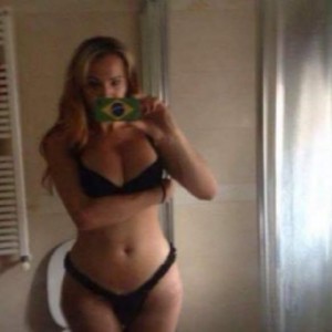 Erika Dotata Maialina Porcella Grande Con Una Mazza fotografia:4