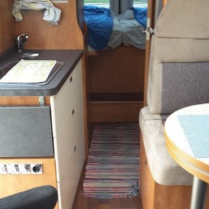 Singolo Con Van Di Lussuoso Cerca Coppia Singola fotografia:3