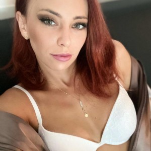 Valentina Italiana Solo Contatto Whatsapp Ricevo in Ambiente Molto Tranquillo