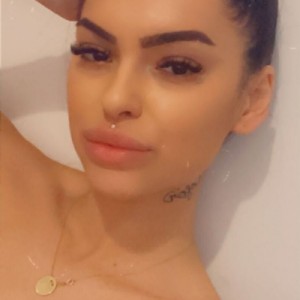 Alessya Ho 20 Anni Amo il Tuo Bel Cazzo Duro fotografia:2