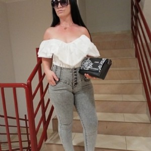 Ammira Ragazza Albanese Anche Stranieri Corpo Mozzafiato fotografia:2