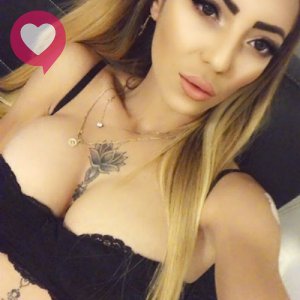 Miki Incontro A Pagamento e Video Chiamata A Pagamento fotografia:3