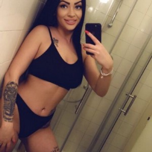 Vanessa pelle liscia e profumata fotografia:4