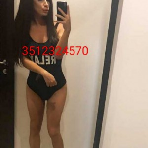 Joly bellissima porcellina attiva passiva fotografia:2