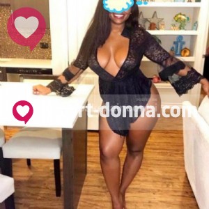 Sara mulata bellissima bambolina piena di curve fotografia:2