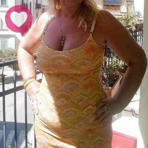 ANNA INSOSPETTABILE CASALINGA NAPOLETANA BOCCHINO AL NATURALE SCOPATA IN TUTTE LE POSIZIONI CHIAMAMI fotografia:3