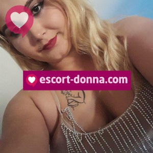 Narcisa 20 anni prima volta in italia vogliosa calda figa succosa da leccare la regina delle pompe fotografia:3