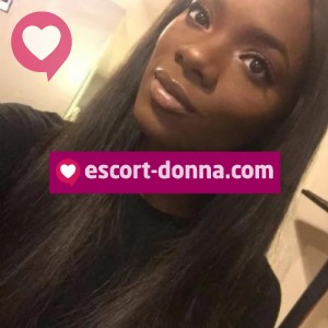 Lavagna appena arrivata pompinara succhiatrice di cazzo fotografia:4