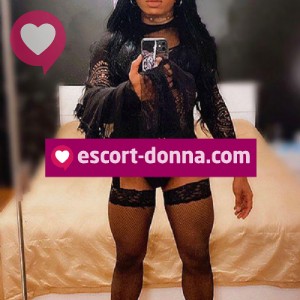 Valentina massaggiatrice palestrata per uomini attivi fotografia:2