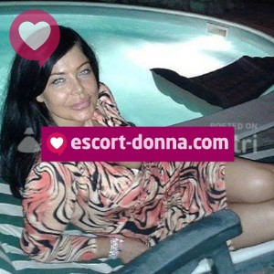 Serena italiana massaggi tantra vasca idromassaggio fotografia:4