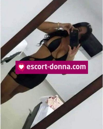 Italiana 19enne culetto duro adoro succhiare