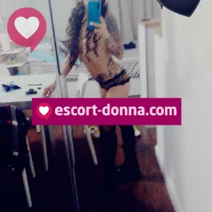 Maite spagnola passionale anche lato-b venuta in bocca fotografia:2