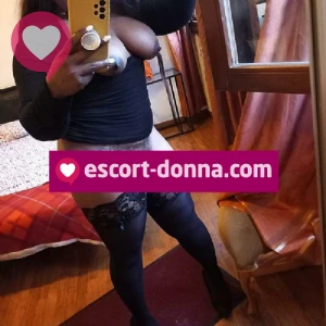 Ninfomane bellissimo seno naturale lato-b senza limiti fotografia:3