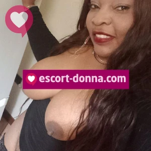 Ninfomane bellissimo seno naturale lato-b senza limiti fotografia:4