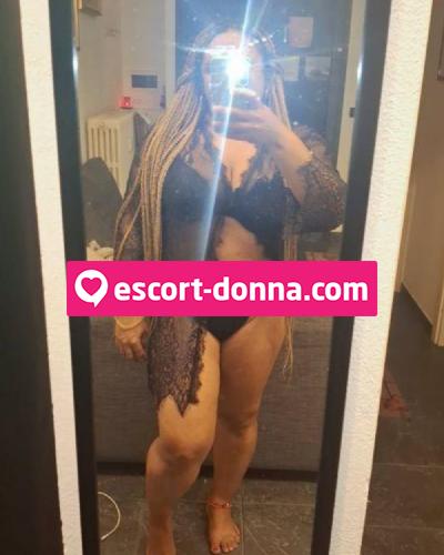 Paola sensuale bomba sexy dea dal preliminare da brividi gola profonda completa bravissima massaggi